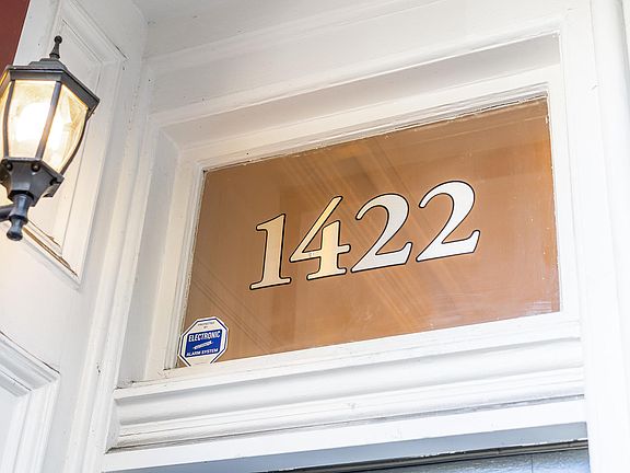 2nd image of 1422 S Van Ness Ave