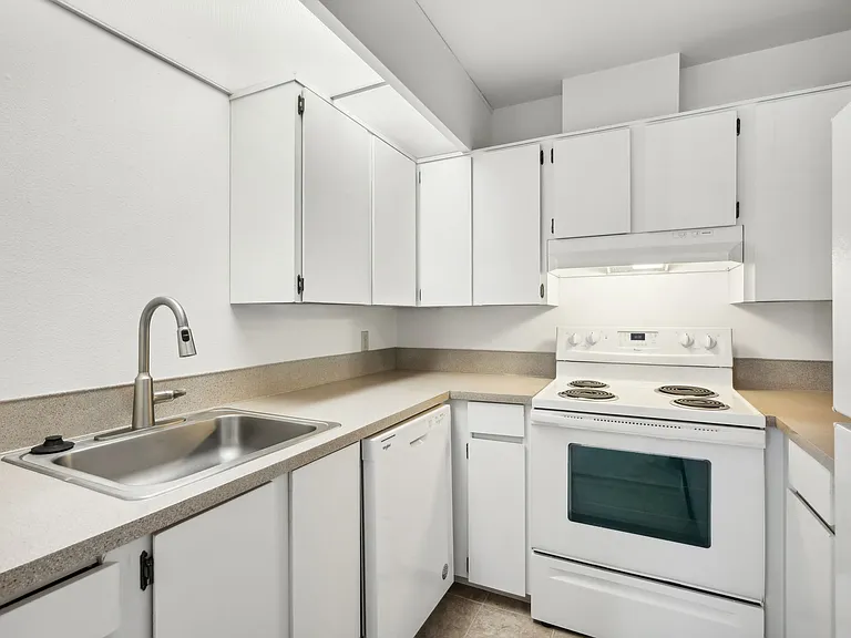 Plan F, 704 sq ft, 1 bed/1bath