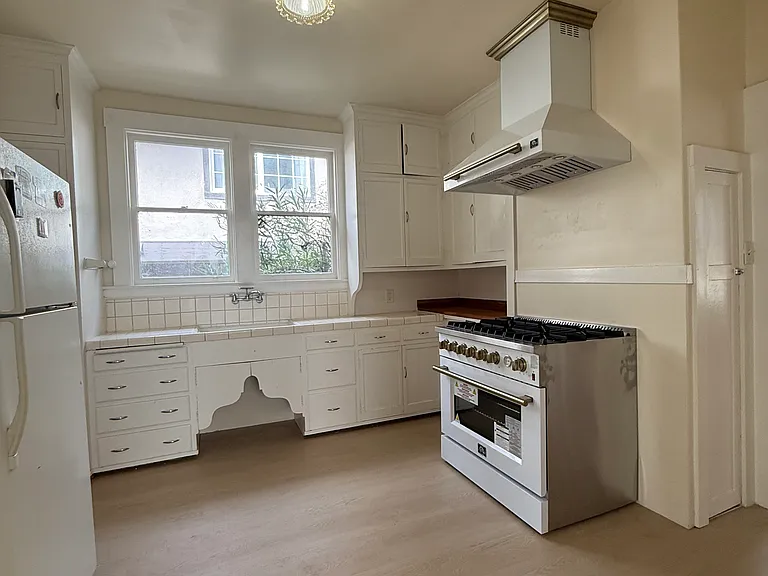 327 N Delaware St — Photo 10