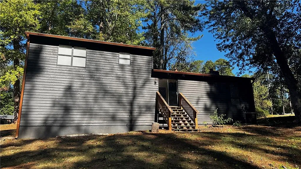 3 bed, 2.0 bath, 1425 sqft, $2,300 — Photo 4