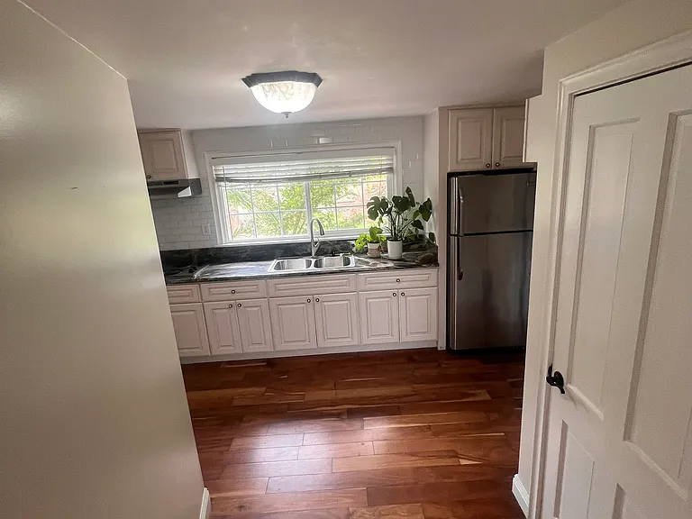 711 E Northridge Ave — Photo 38