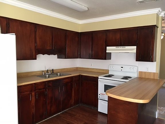 5th image of 1206 Sandhill Dr