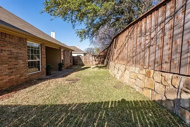 901 Witherby Ln — Photo 23