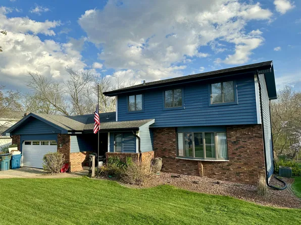 506 Hillside Dr, Dyer, IN 46311