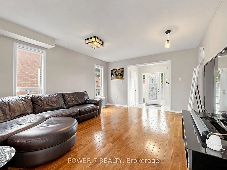 117 Saint Urbain Dr — Photo 10