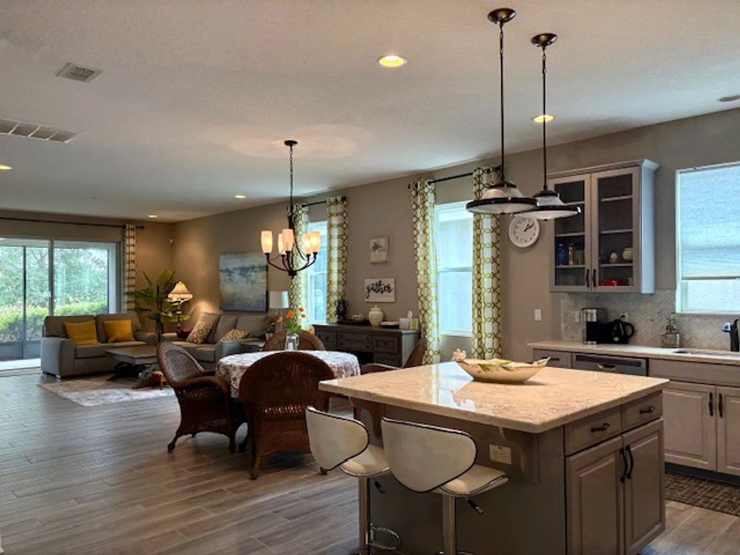 Gorgeous 4-bedroom Model Home in 55+ Community for Rent! — Photo 4