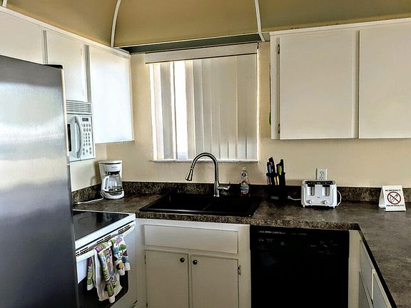 Kitchen, dishwasher