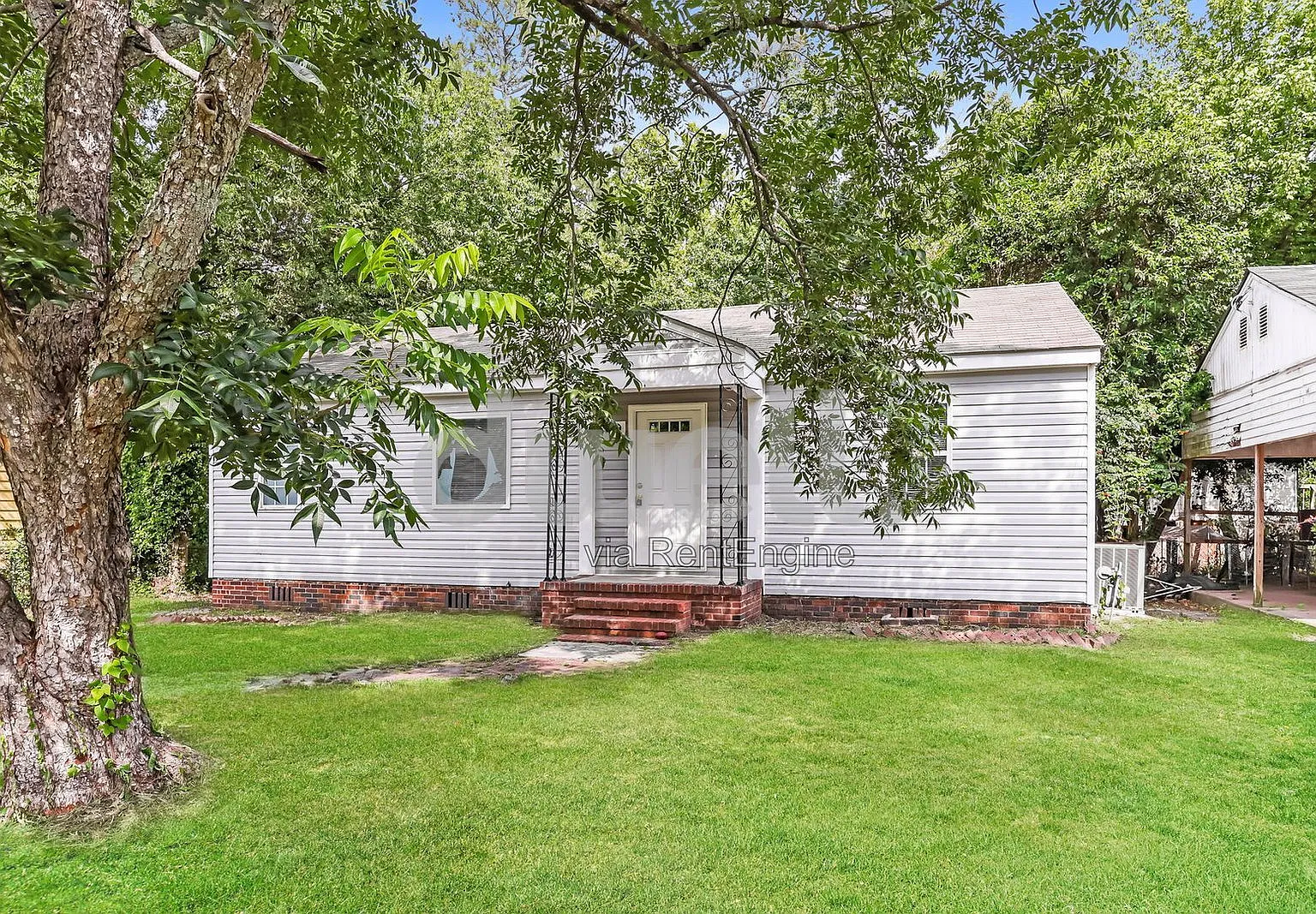 3 bed, 1.0 bath, 1025 sqft, $1,380 — Photo 2