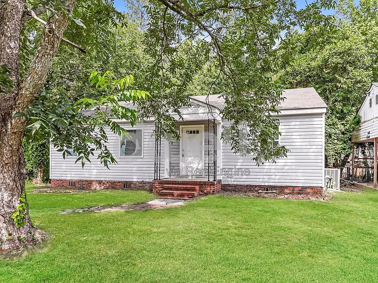 2492 Coleman Ave — Photo 2
