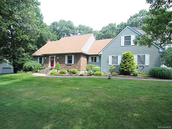 2nd image of 4 Eliot Dr