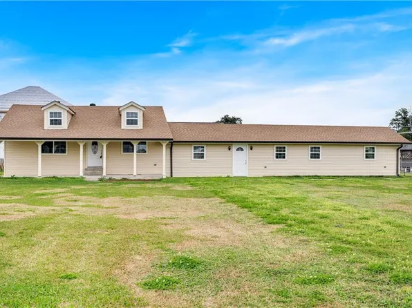 121 Yorke St, Belle Chasse, LA 70037