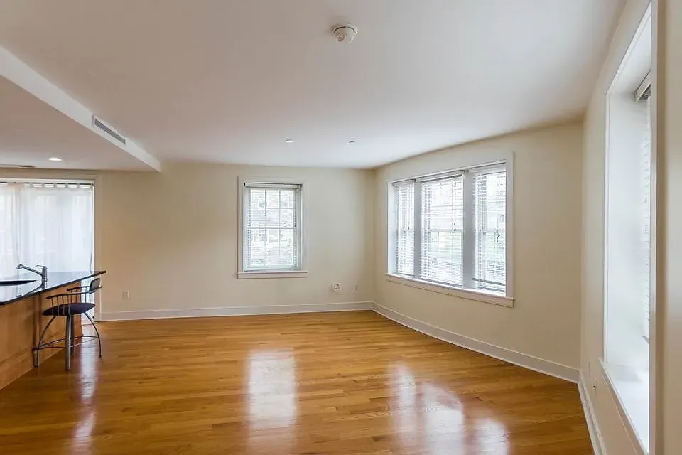 2 bed, 1060 sqft, $1,050 — Photo 2