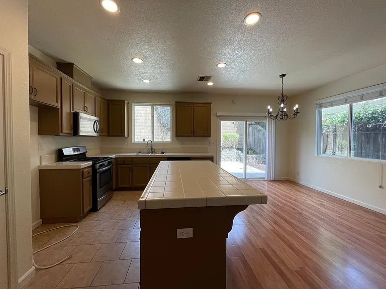 3976 Anastasia Ln — Photo 6