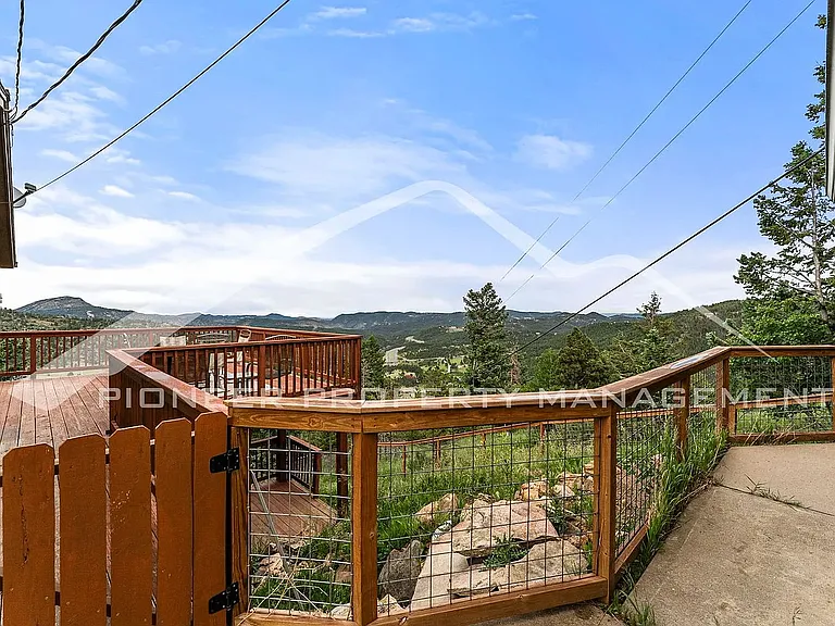 1334 Ponderosa Dr — Photo 4