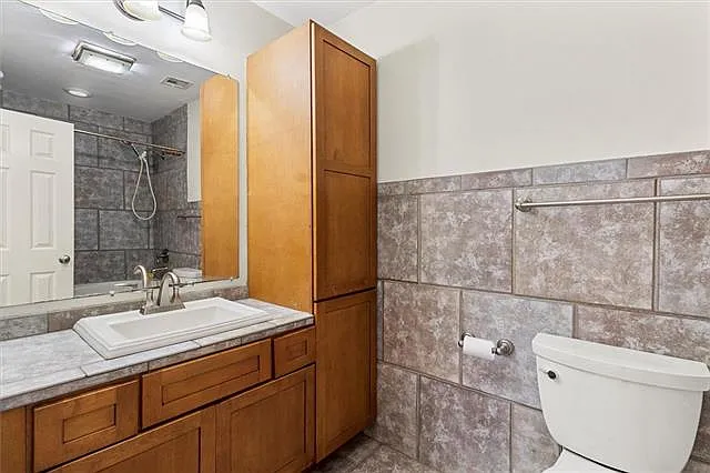 2716 N Sibley St — Photo 14