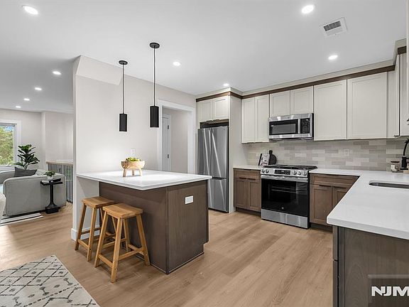 2nd image of 6 Diven Street