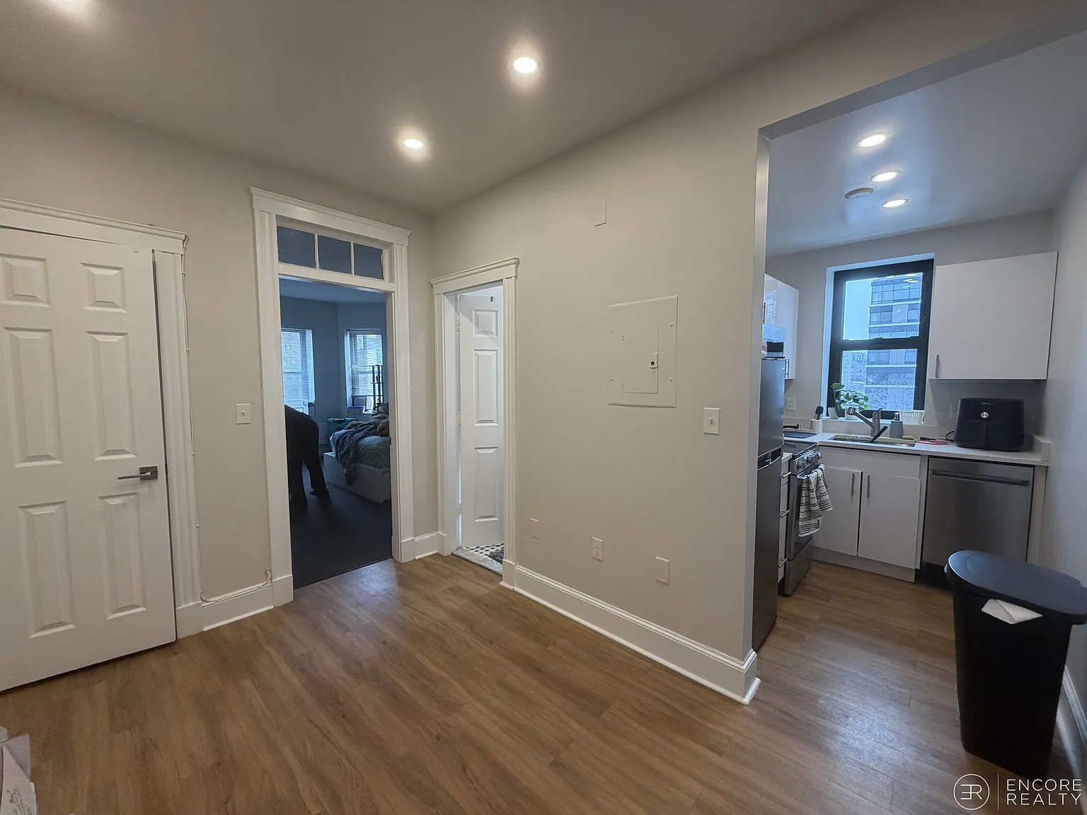 2 bed, 9999 sqft, $3,500 — Photo 1