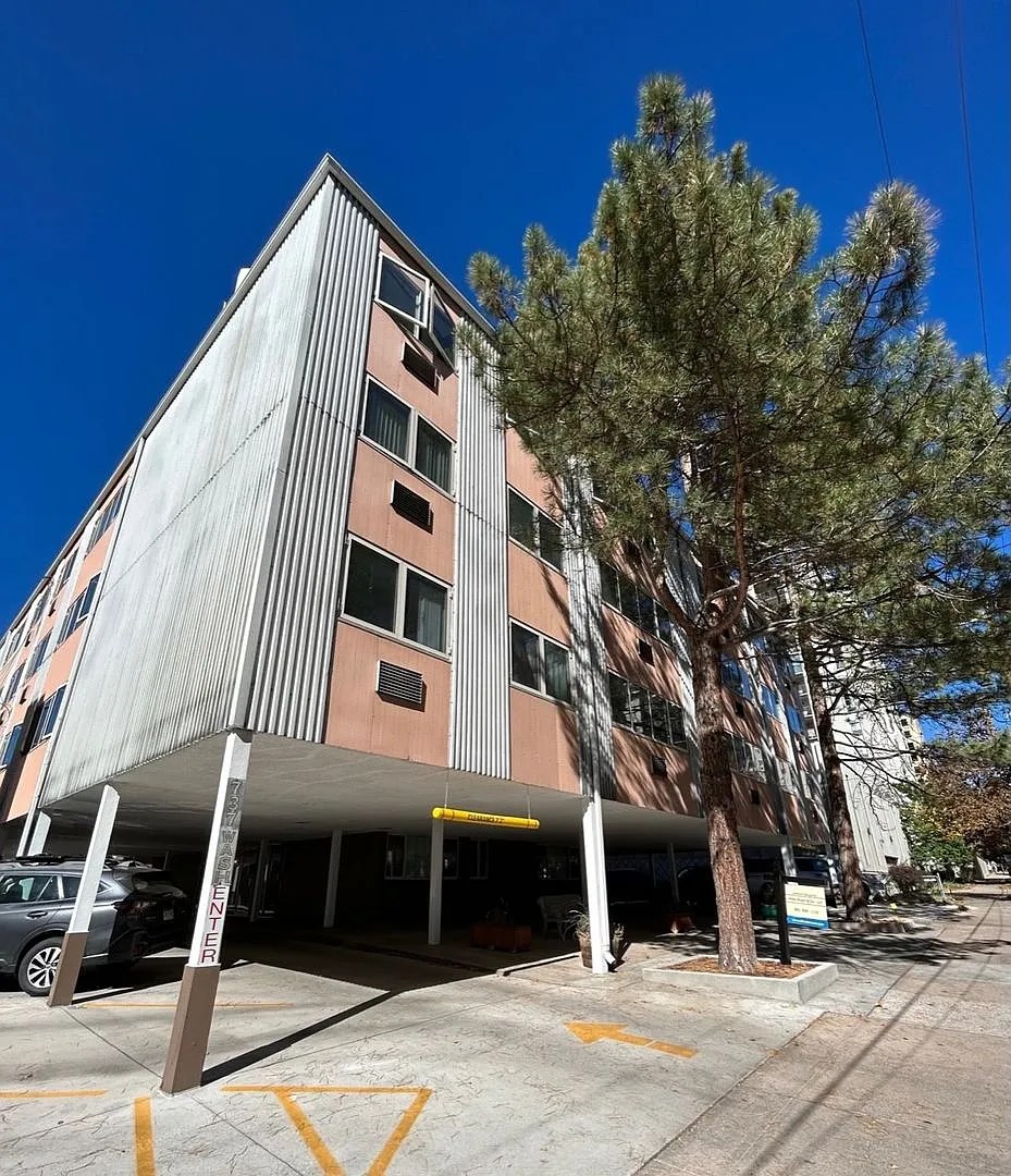 Executive Apartments — Photo 2