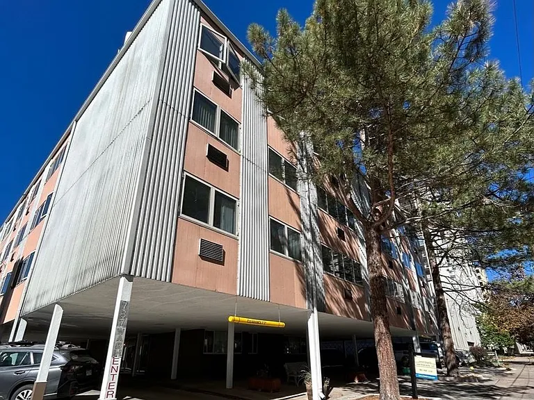 Executive Apartments — Photo 2