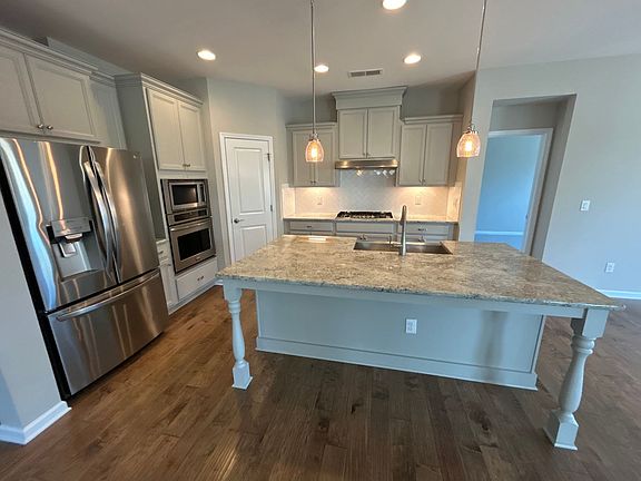 5th image of 1027 Steinbeck Dr