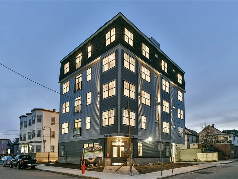 87 Parker St #402A — Photo 1