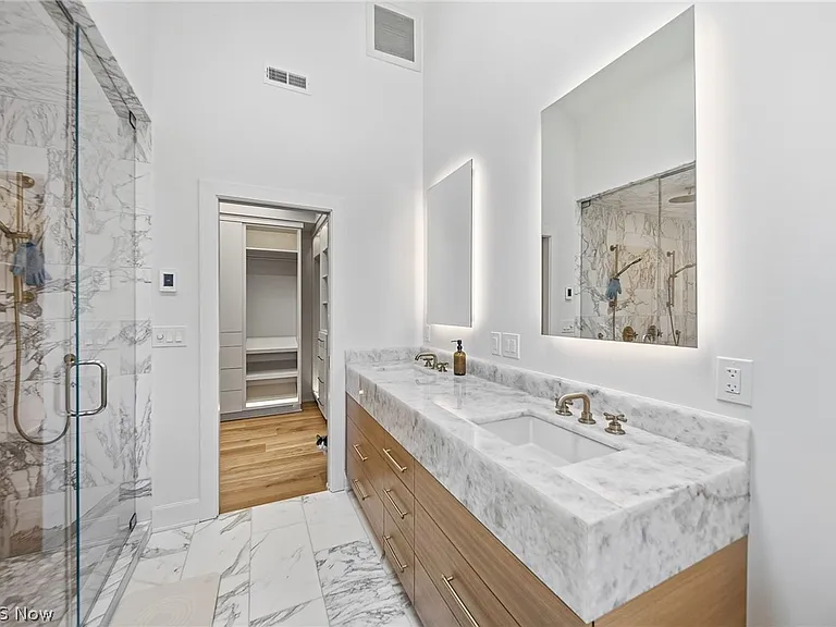 1440 W 57th St — Photo 30