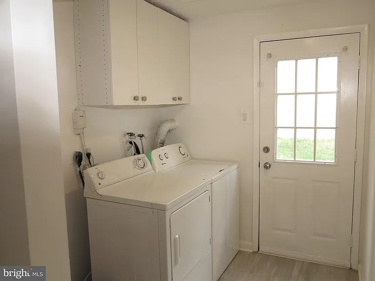 8406 Woodford Ct — Photo 17
