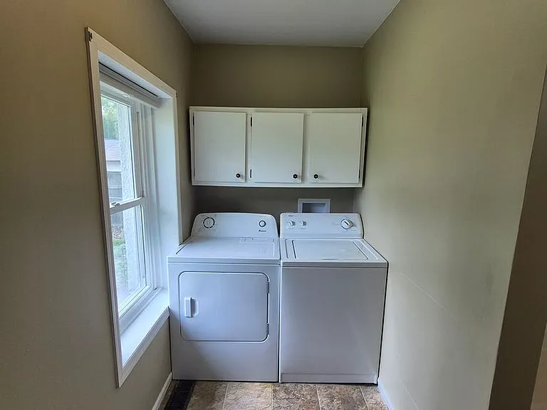 1001 S Hinshaw Ave — Photo 9