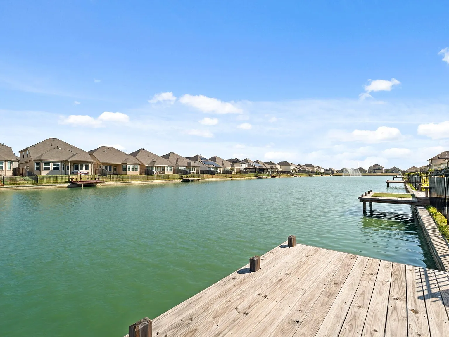 4 bed, 2.5 bath, 2035 sqft, $2,400 — Photo 3