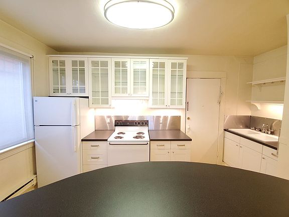 3rd image of 206 Harvard Ave E #4
