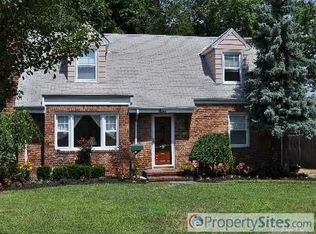 9 Croydon Dr, Merrick, NY 11566