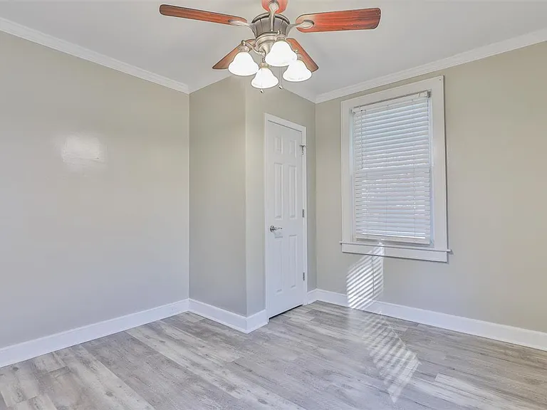 305 Virginia St — Photo 18