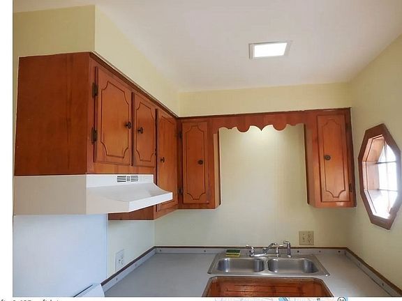 4th image of 147 Jefferson St