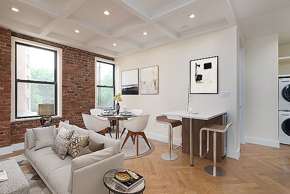 1st image of 921 Washington Ave #749