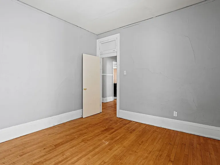 2933 N Maryland Ave — Photo 14