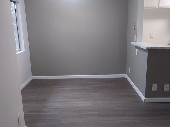 4th image of 11600 Oxnard St APT 205