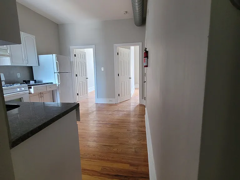 637 N 32nd St — Photo 7