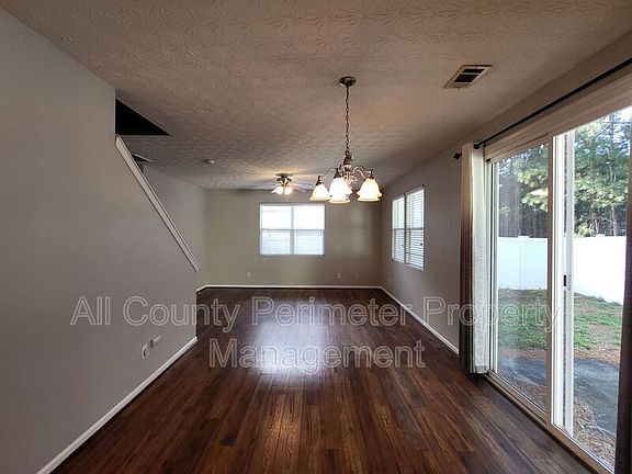 3rd image of 402 Chatooga Ln