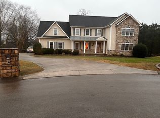 1323 Stonehenge Dr, Maryville, TN 37803