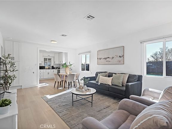 5th image of 2338 Rochelle Ave