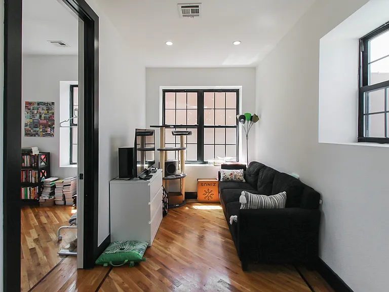 276 E 23rd St #3 — Photo 2