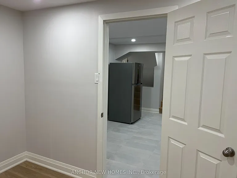 17 Applemore Rd #BASEMENT — Photo 4