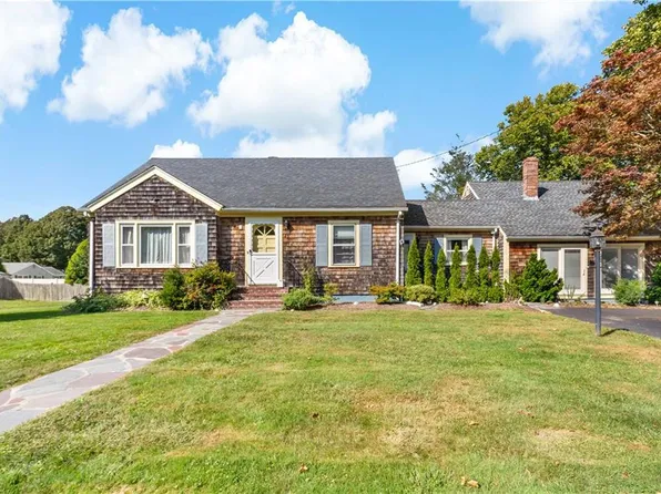 23 Terrace Dr, Bristol, RI 02809