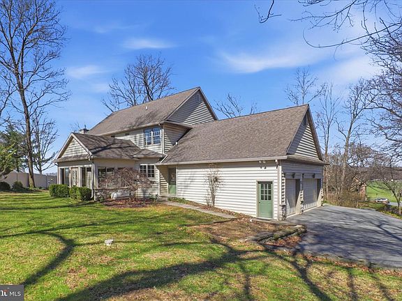 3rd image of 364 Evans Rd