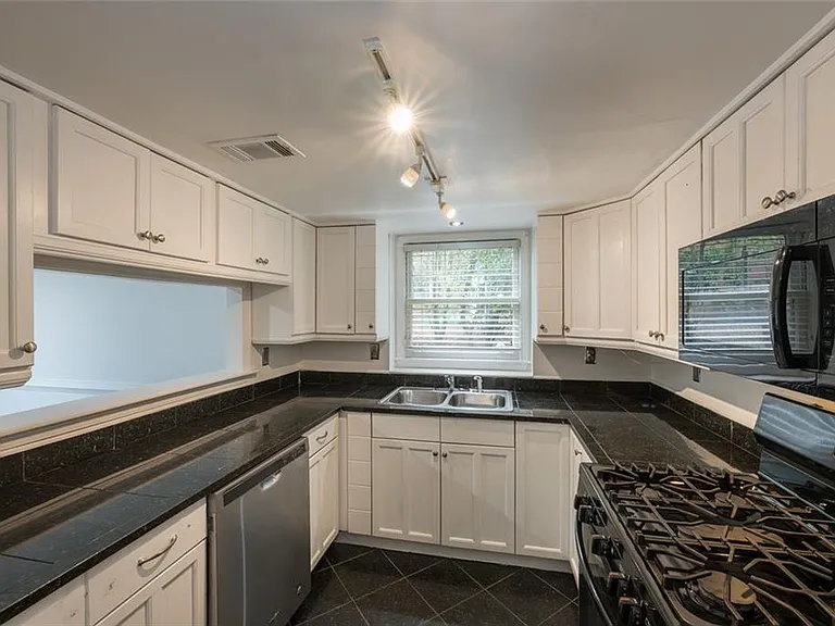 9070 Cobbler Ct — Photo 8