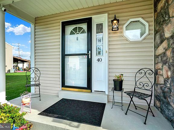 4th image of 40 N Calais Dr