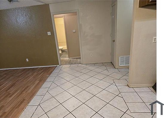 1st image of 313 Bryant Ln