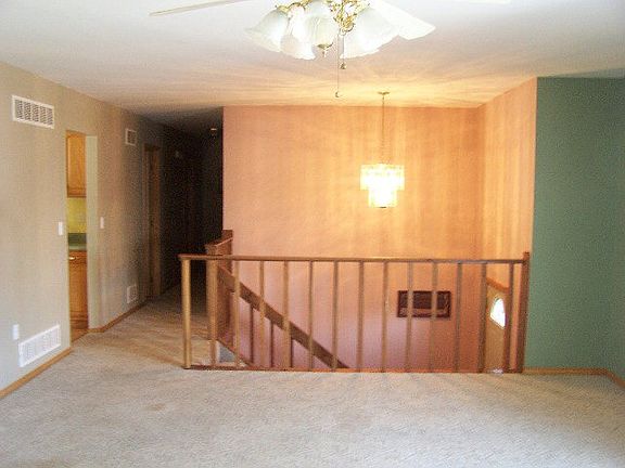4th image of 557 Vincent Dr