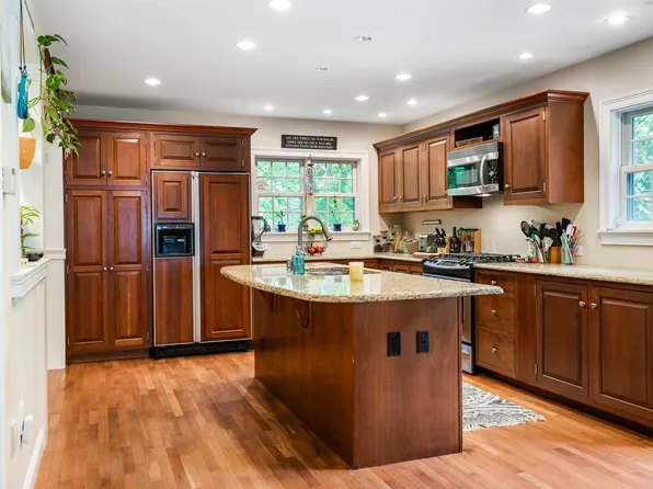 8 Chickadee Lane, Grantham, NH 03753