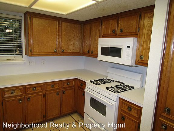 3rd image of 605 Tyrone Dr